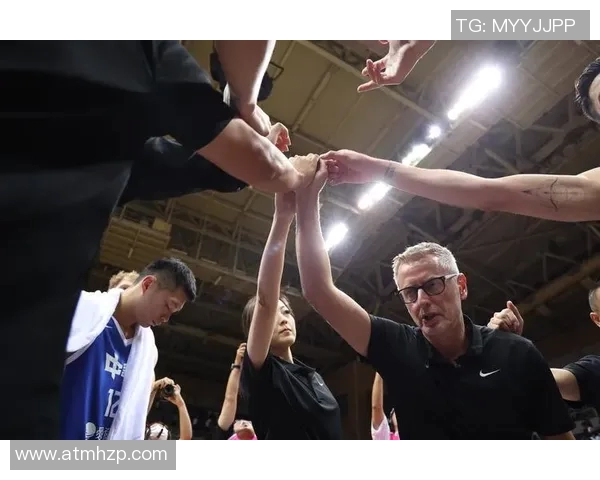 琼斯杯中华蓝队迎战日本队全力争胜展现篮球风采